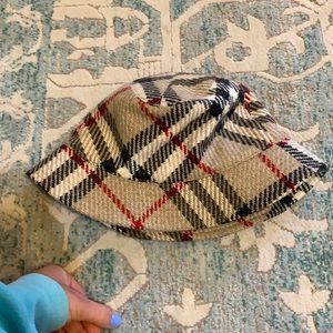 Burberry bucket hat